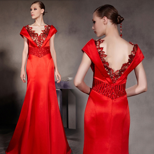 Váy cưới màu đỏ tượng trưng cho sự đam mê, tình yêu và năng lượng. Màu đỏ giúp các cô dâu nổi bật hơn trong lễ cưới của mình.