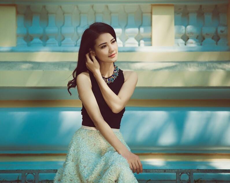 Hoa hậu Thể thao Trần Quỳnh dịu dàng, e ấp 'Nhẹ như buổi sớm mai!'.