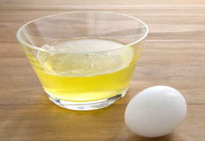 Với hàm lượng protein và sắt cao, hàm lượng kali và photpho thấp, và hầu như không chứa chất béo, lượng carbohyrate chỉ chiếm 1%, lòng trắng trứng giúp duy trì thận luôn khỏe mạnh.