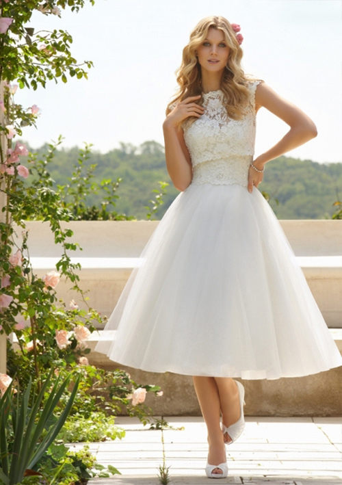 Váy cưới ngắn là sự lựa chọn hoàn hảo cho cô dâu trong mùa hè này.