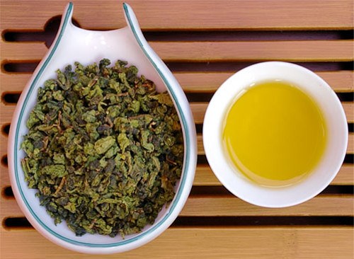 Trà ô long là loại trà nổi tiếng ở Trung Quốc. Trà ô long được biết đến là một loại thức uống làm giảm glucose và gructosamine trong máu. Do vậy, đây cũng là loại trà thích hợp cho các bệnh nhân tiểu đường.