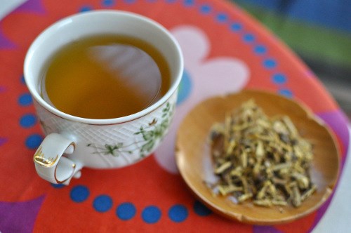 Trà cam thảo - cùng với việc giảm lượng kali trong cơ thể, trà cam thảo giúp điều trị chứng đục thủy tinh thể ở người bị tiểu đường.