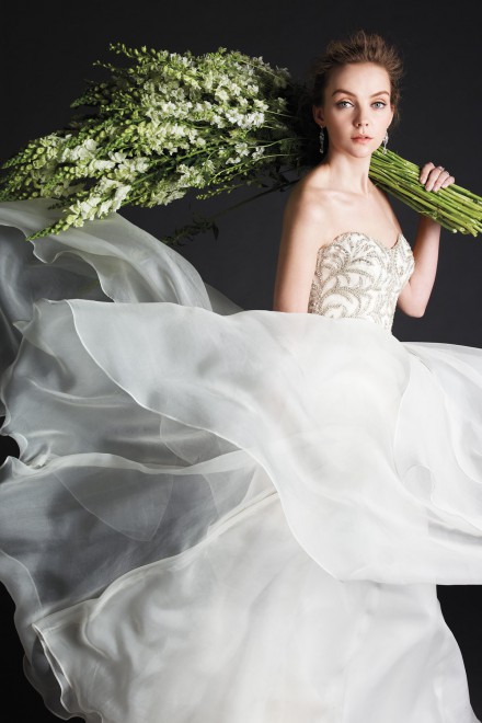 Trong ngày trọng đại, cô dâu nào cũng muốn lễ cưới của mình thật hoàn hảo. Vì thế,việc lựa chọn cho cô dâu một mẫu áo cưới phù hợp là vô cùng quan trọng.