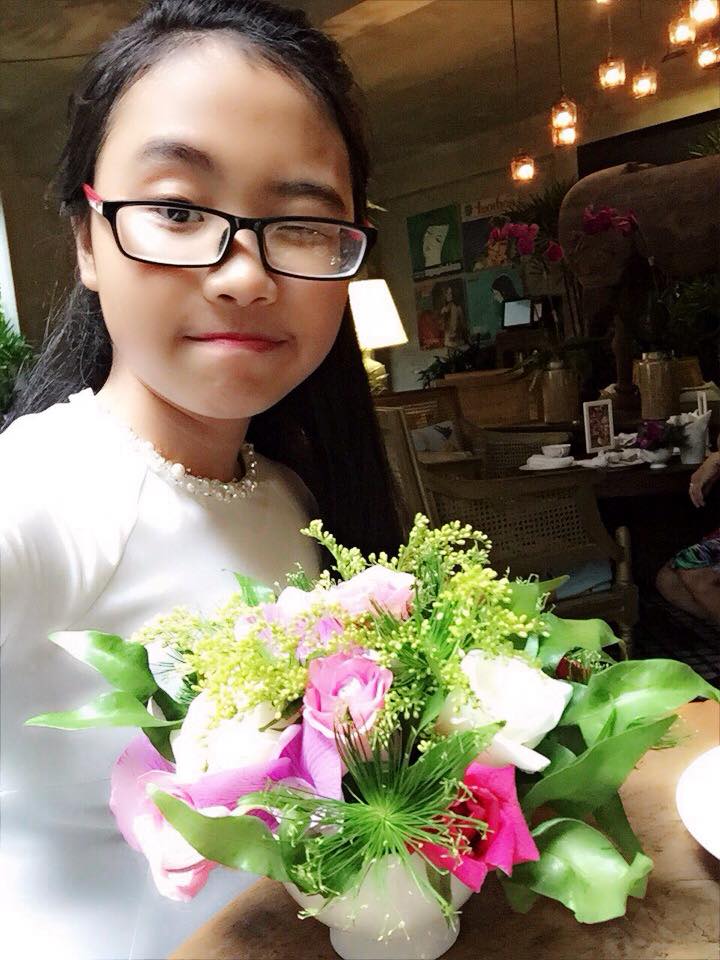 Sau thành công vang dội với cuộc thi 'Giọng hát Việt nhí' mùa đầu tiên, Phương Mỹ Chi đã có sự 'lột xác' đáng kể. Cô bé đã quen hơn với phong cách và lối sống của giới showbiz Việt.