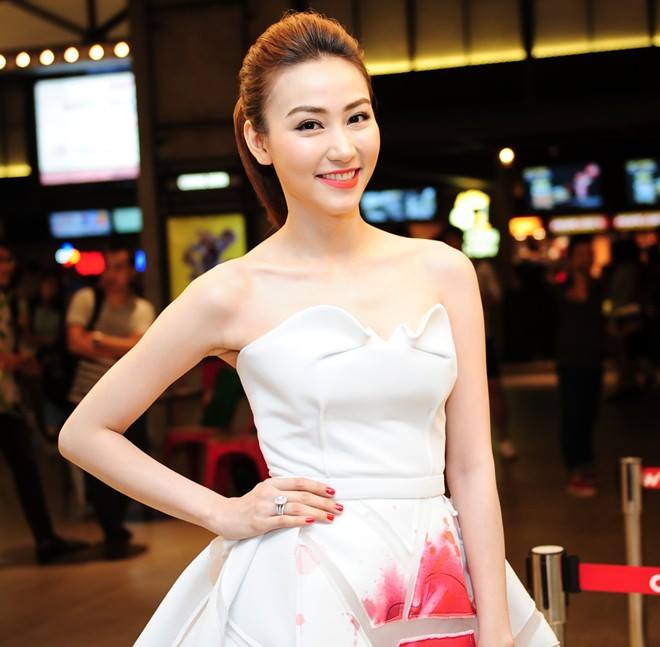 Ngân Khánh gợi cảm xuất hiện trong buổi ra mắt phim 'Ma dai'