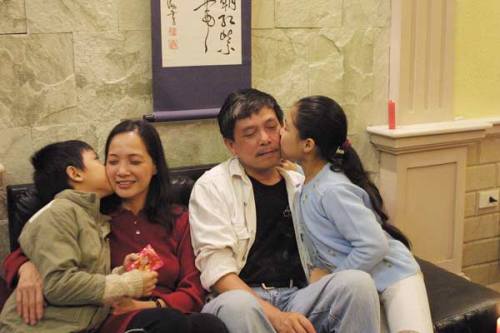 Cuộc sống gia đình của 2 nghệ sĩ này rất êm ấm nên nhiều người không thể biết đạo diễn Việt Thanh đã có một cô con gái với người vợ trước.