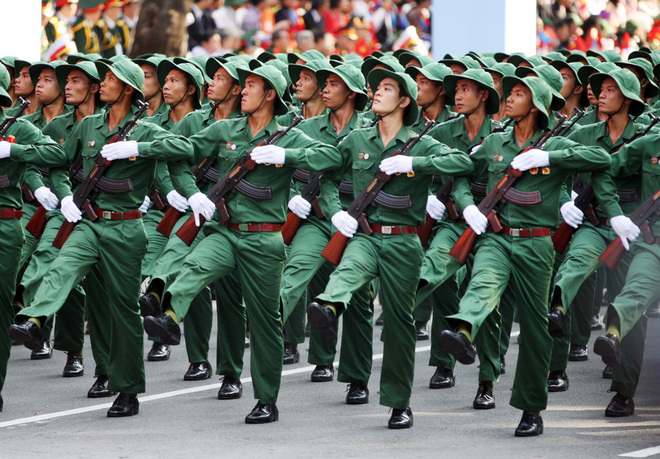 Các chiến sĩ đại diện cho lực lượng Giải phóng quân.
