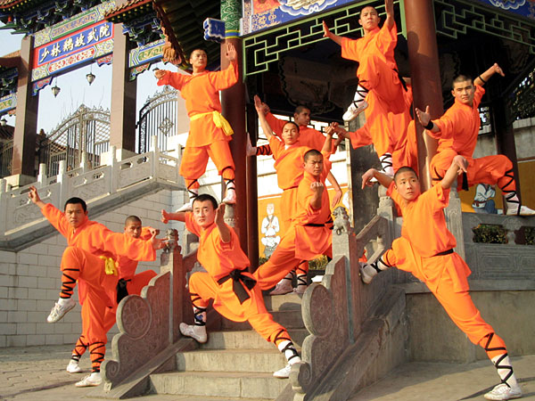 Còn trên thực tế, võ công của các nhà sư Thiếu Lâm dù không còn mang màu sắc 'thần thánh', cũng khiến nhiều người phải kinh ngạc.