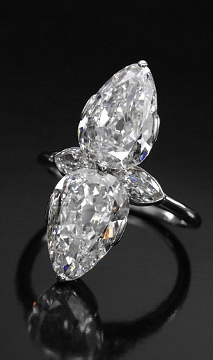 Chiếc nhẫn đính hôn kim cương dự kiến thu về khoảng 8.000-12.000 bảng Anh trong phiên đấu giá.