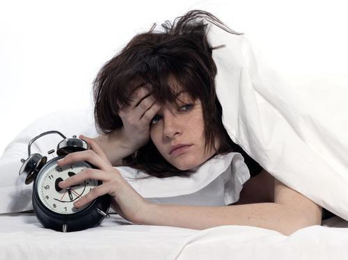 Cãi vã - Các nghiên cứu khoa học chỉ ra rằng ngủ ngay sau khi cãi vã sẽ duy trì trạng thái đó của bạn cho đến khi bạn thức dậy. Sẽ có hại cho cơ thể chúng ta.