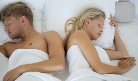 Ngủ nude khiến cuộc sống hôn nhân hạnh phúc hơn - Nghiên cứu mới đây của các nhà khoa học Mỹ đã chỉ ra, cách tốt nhất để gìn giữ một cuộc hôn nhân hạnh phúc là... ngủ nude.