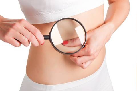 Tăng hoặc giảm cân không chủ ý là dấu hiệu cảnh báo cho thói quen ăn uống thiếu chất. Giảm cân quá mức thường là một chỉ số quan trọng của suy dinh dưỡng, đặc biệt trong các trường hợp liên quan đến bệnh.