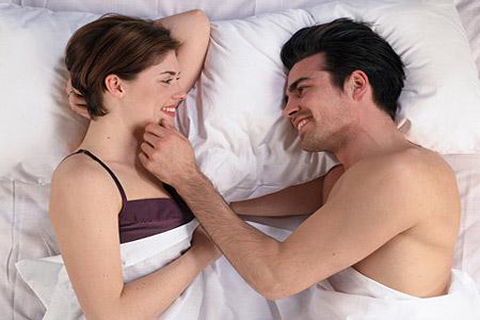 Sex là cách để chàng thể hiện tình yêu - Nhiều anh chàng không giỏi trong giao tiếp và với họ sex là một cách hiệu quả để thể hiện tình cảm.