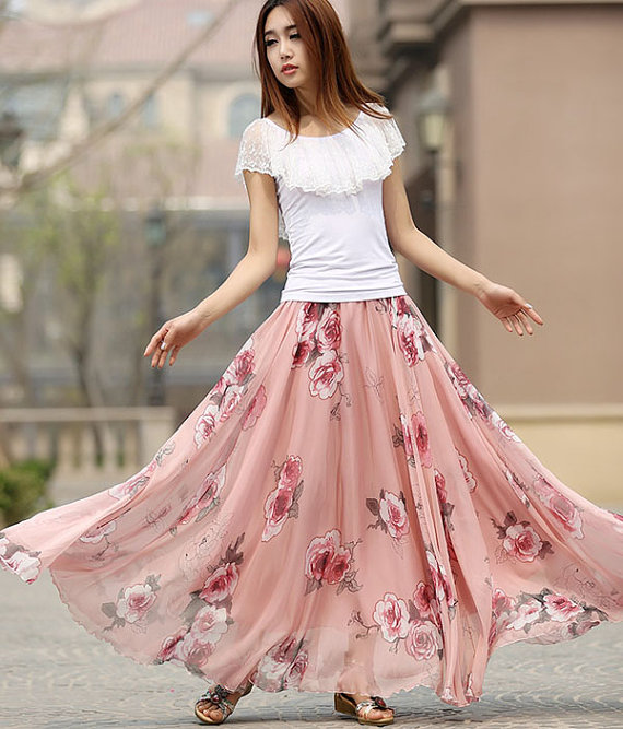 Chân váy hoa đẹp đầy sức hấp dẫn và quyến rũ, chắc chắn dáng váy với phong cách hiện đại này sẽ chinh phục được các cô nàng dù là kén chọn nhất.