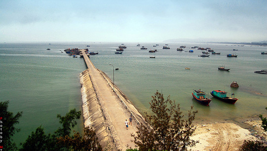 Để tham quan và khám phá đảo Cô Tô ở Quảng Ninh, bạn có thể dành ra 1 đến 2 ngày ở đây. Khác với những đảo khác tham quan bằng xe máy hoặc tàu thuyền, đến với Cô Tô, bạn chỉ cần đi xe đạp.