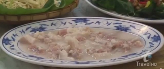 Thịt lợn thối (Trung Quốc): Damamian là một trong những món ăn đặc biệt của người dân Đài Loan (Trung Quốc). Nó được làm từ thịt lợn sống, gạo và muối. Những nguyên liệu này được trộn với nhau và ủ trong 30 ngày trước khi ăn.