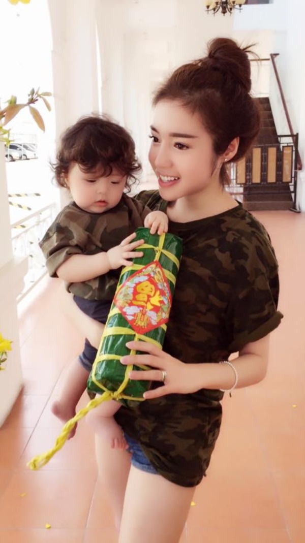 Elly Trần cũng là một trong những bà mẹ đơn thân  sành điệu nhất làng sao Việt.