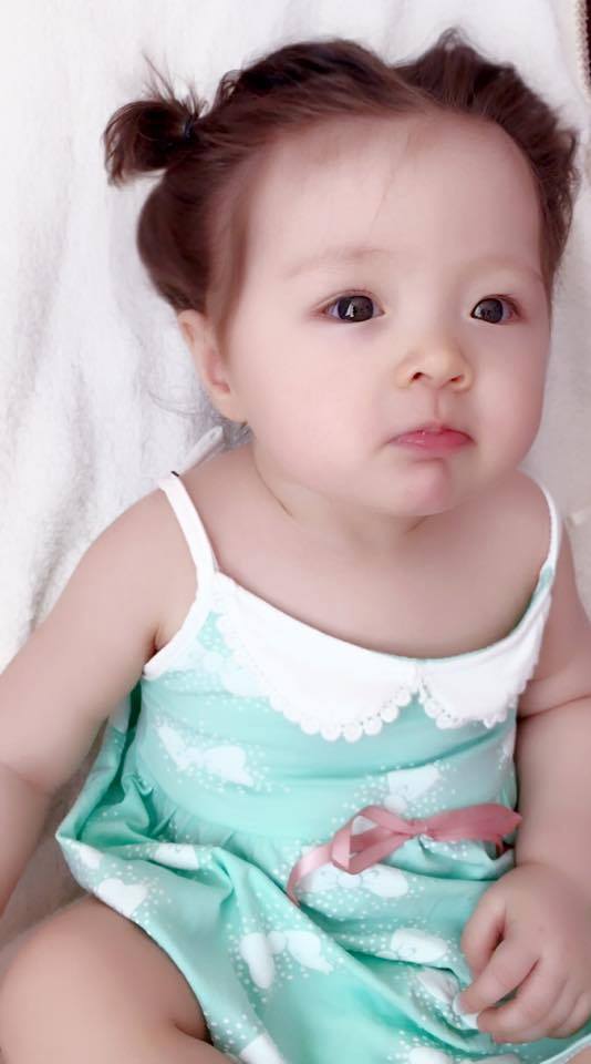 Đôi mắt tuyệt đẹp của con gái Elly Trần.