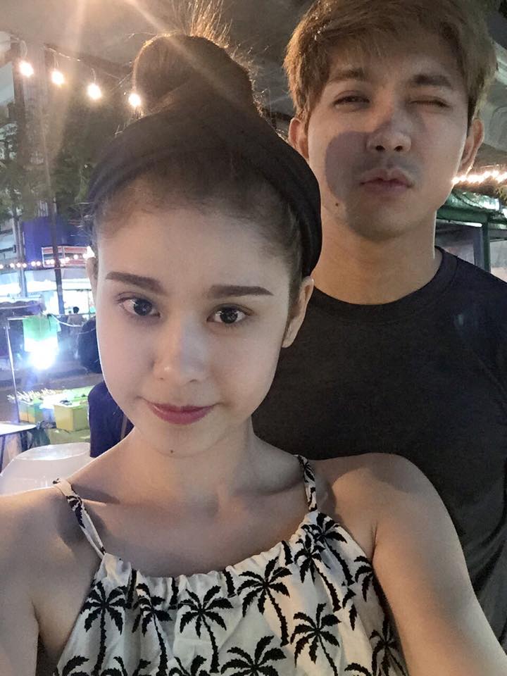 Sau khi bị 'ném đá' vì gọi chồng là osin, Trương Quỳnh Anh tiếp tục đăng tải hình ảnh hai người tạo dáng xì tin đi chơi.