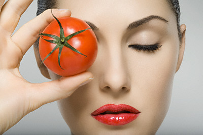 Cà chua có chứa lycopene, chất chống oxy hóa mạnh mẽ chống lại ung thư vú và chống viêm.