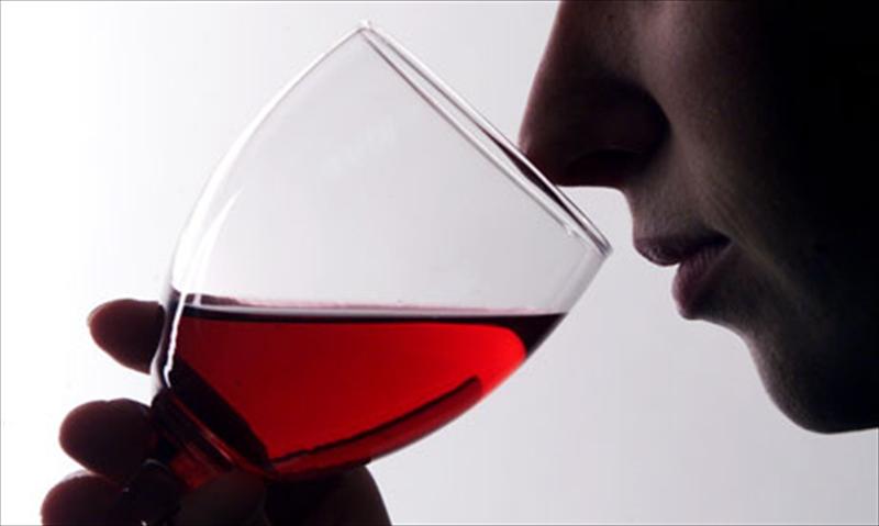 Rượu vang đỏ là nguồn chất chống ôxi hóa mạnh cải thiện não bộ là làm sạch cholesterol. Rượu vang đỏ có thể làm tăng tuổi thọ nhưng cần uống với lượng vừa phải để nhận được những lợi ích đối với sức khỏe.