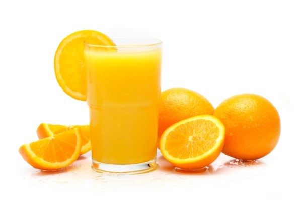 Giúp chống thiếu máu - do trong nước cam có chứa nhiều vitamin C, nên khi uống nước cam quá trình hấp thụ sắt trong máu sẽ được đẩy nhanh lên thông qua việc tăng lượng hemoglobin trong cơ thể - một chất quan trọng giúp sản sinh máu.