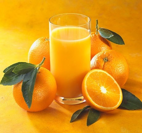 Nước cam rất tốt cho hệ tiêu hóa, giúp ngăn chặn các vấn đề táo bón mãn tính. Ngoài ra nước cam cũng giúp ngăn ngừa viêm loét dạ dày trong cơ thể, kích thích quá trình tiêu hóa bình thường.