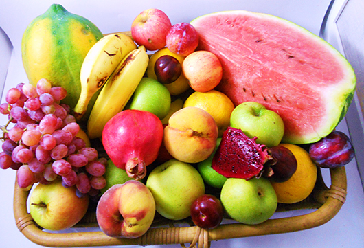 Tráng miệng hoa quả sau khi ăn - các chuyên gia dinh dưỡng cho rằng ăn hoa quả sau khi ăn là không khoa học, dẫn đến đầy hơi, táo bón, ảnh hưởng xấu đến chức năng tiêu hóa.