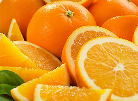 Chức năng chủ yếu của vitamin C là giúp sản xuất collagen - Tuy nhiên, lạm dụng vitamin C gây sỏi thận, giảm chức năng tiêu hóa, giảm độ bền hồng cầu.