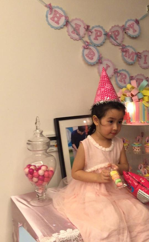 Con gái ca sĩ Lưu Hương Giang xinh xắn như công chúa trong tiệc sinh nhật 4 tuổi.