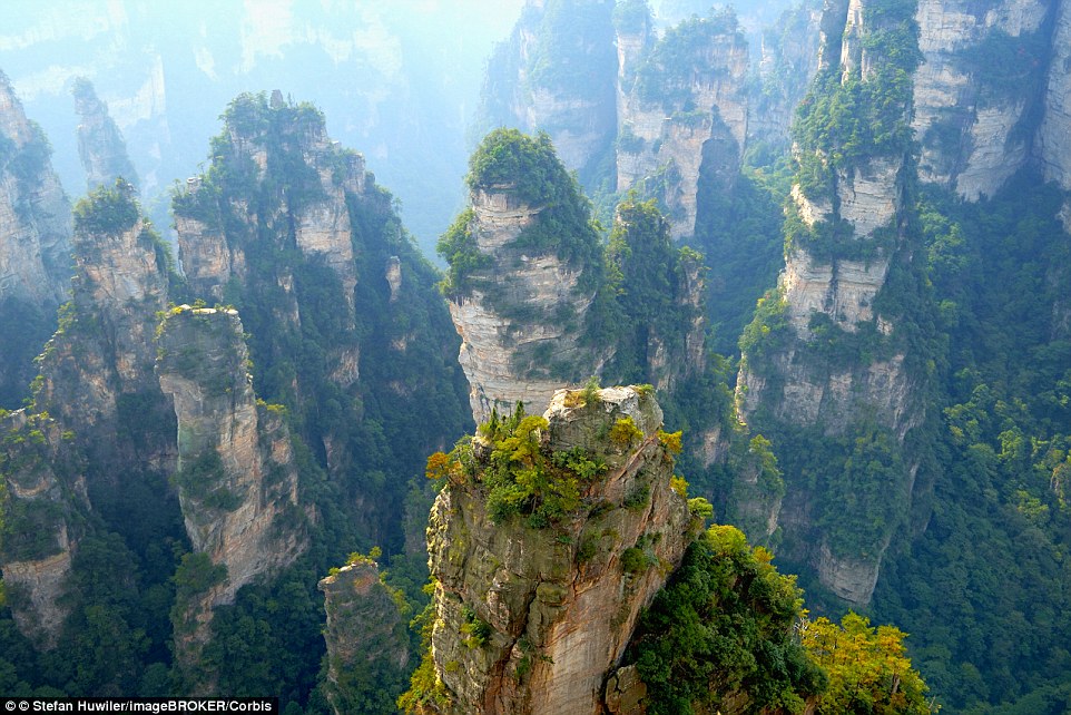 Những cột sa thạch tuyệt đẹp trong Công viên quốc gia Trương Gia Giới được cho là cảm hứng cho cảnh quay hùng vĩ trong bộ phim 'Avatar' của đạo diễn James Cameron năm 2009.