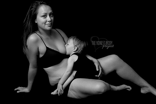 Khi thấy sự sống của con nằm trong những giọt sữa từ bầu ngực của mình, bạn sẽ thấy, làm mẹ là điều tuyệt diệu nhất.