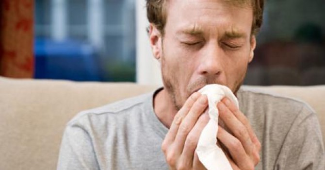 Sốt nhẹ - Người mới bị viêm gan virus B cấp thường bị sốt nhẹ trong những ngày đầu của bệnh.