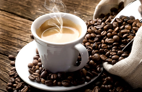Cafelà một thứ đồ uống có thể tiêu hao năng lượng rất tốt. Theo các nhà nghiên cứu, nếu kết hợp tiêu thụ caffein và ớt đỏ sẽ giúp bạn giảm năng lượng thu vào, tức là bạn sẽ không phải lo đến chuyện tăng cân.