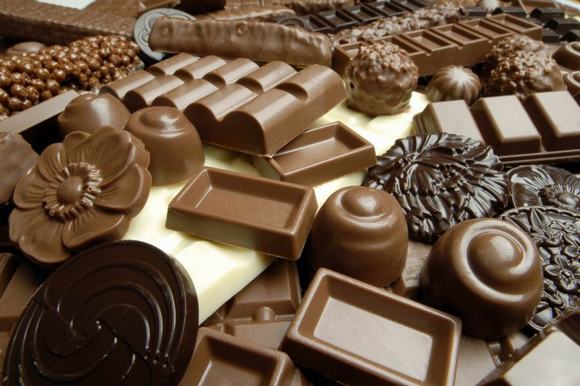 Sô cô la - Mặc dù được mệnh danh là một trong những loại siêu thực phẩm nhưng sô cô la cũng là nguyên nhân gây ra các vấn đề tiêu hóa ở người.