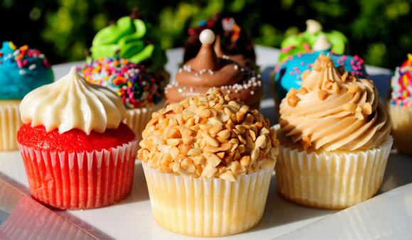 Đồ ngọt ảnh hưởng đến việc tiêu hóa bởi 3 lý do sau: đồ ngọt thường có lượng carbohydrate cao, ít chất xơ, và hàm lượng chất béo cao.