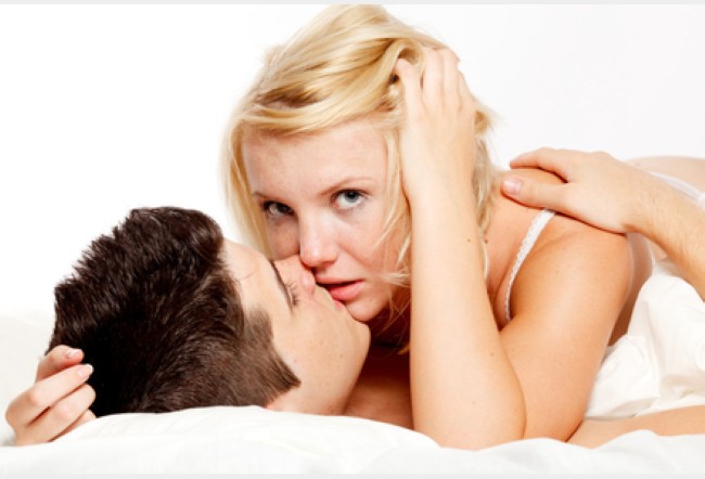 Đó có thể là triệu chứng cho thấy người phụ nữ phải trải qua những buổi tối không được thỏa mãn với chồng. Người chồng đã không đáp ứng được những điều mà vợ mong muốn trong đời sống tình dục.