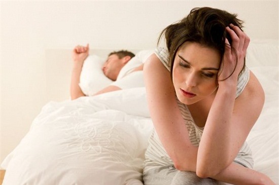 Mất ngủ - sex là một liều thuốc hữu hiệu giúp bạn có một giấc ngủ ngon. Việc nhu cầu tình dục không được đáp ứng sẽ khiến bạn cảm thấy rất khó chịu, mất cân bằng và ảnh hưởng nhiều tới thể chất cũng như tinh thần.