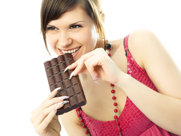 Sô cô la là món ăn khoái khẩu của rất nhiều người, nhưng ít ai biết trong sô cô la có chứa rất nhiều đường và chất béo, có thể tích trữ rất lâu trong một thời gian dài.
