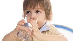 Uống nhiều nước mỗi ngày - nghiên cứu chỉ ra rằng những người uống nước nhiều hơn mỗi ngày ít có nguy cơ mắc bệnh đường máu cao, so với những người uống lượng nước ít mỗi ngày.