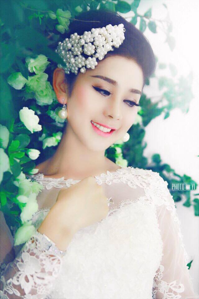 'Công Chúa' Lâm Khanh Chi cực kỳ xinh đẹp trong  với khuôn mắt trang điểm với phong cách cô dâu.