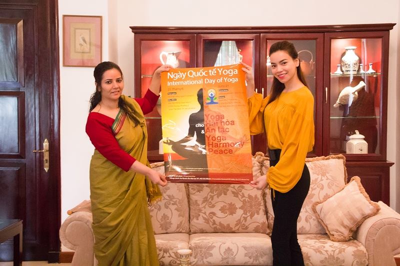 Hồ Ngọc Hà vừa chính thức được Tổng lãnh sự quán Ấn Độ mời làm đại sứ của chiến dịch Ngày Quốc tế Yoga của Liên Hợp Quốc
