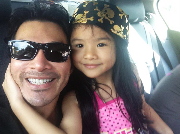 Diễn viên Trần Bảo Sơn rạng rỡ selfie cùng con gái cưng để kỷ niệm Ngày của Cha.