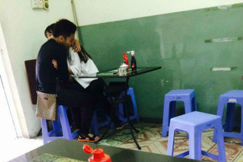 Cặp đôi thanh niên ‘mây mưa’ ngay trong quán ăn tại Hà Nội