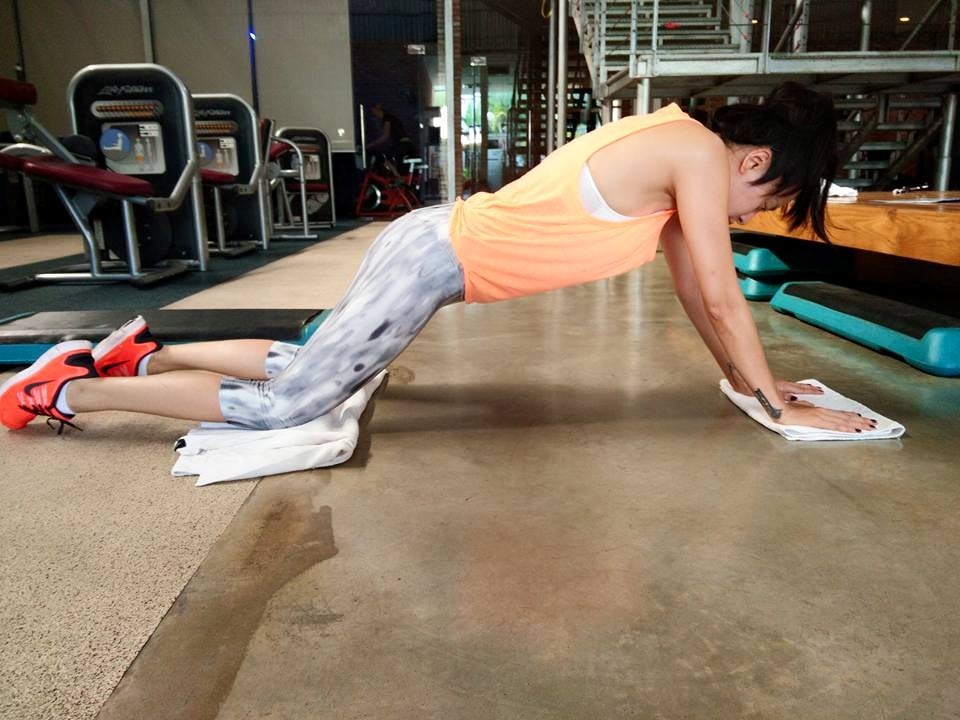 Ngô Thanh Vân chăm chỉ tập gym.