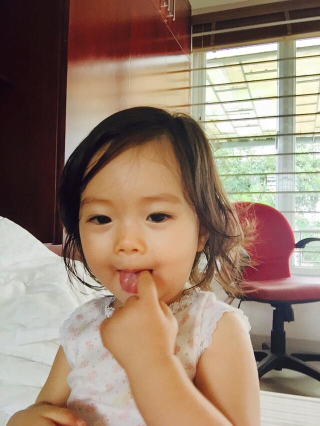 Bé Sol, cô con gái nhỏ của Đoan Trang cực đáng yêu và dễ thương khi cùng mẹ về thăm quê ngoại.