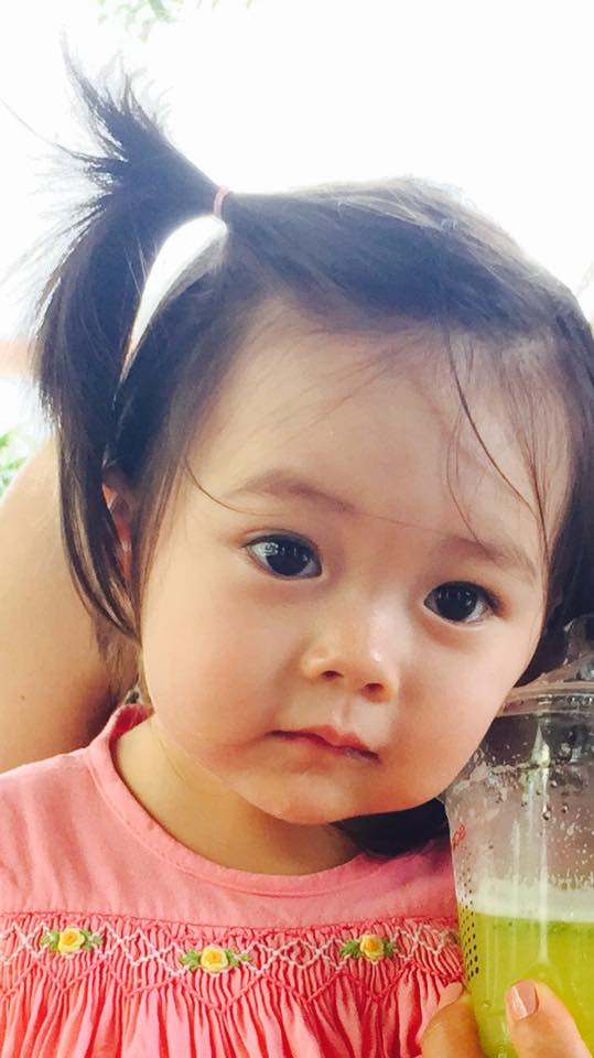 Đôi mắt tuyệt đẹp của con gái Đoan Trang khiến nhiều người ngây ngất.