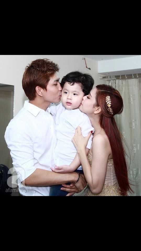 Trương Quỳnh Anh khoe hình ảnh gia đình hạnh phúc.
