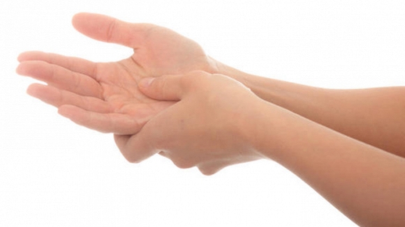 Cảm giác ngứa ran trong lòng bàn tay hoặc chân là một trong những dấu hiệu cảnh báo vấn đề về tim rất hay bị bỏ qua.