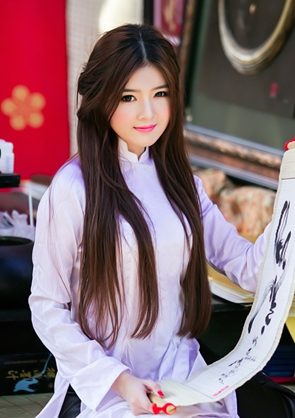 Lilly Luta tên thật là Nguyễn Thị Lượm, sinh năm 1992 và từng theo học tại Cao đẳng ITC TP. HCM.